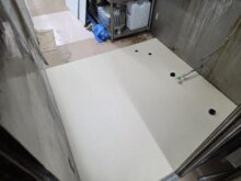 ベーカリーの厨房床を修繕！設備機器入れ替え工事